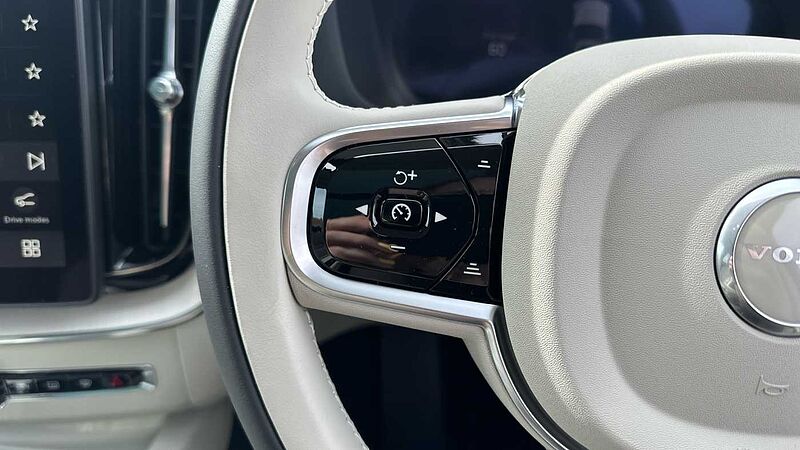 Volvo XC60 Ultra, T8 AWD Plug-in hybrid, Electric/Petrol, Dark ( 22' / Blond )
