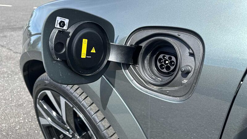 Volvo XC60 Ultra, T8 AWD Plug-in hybrid, Electric/Petrol, Dark