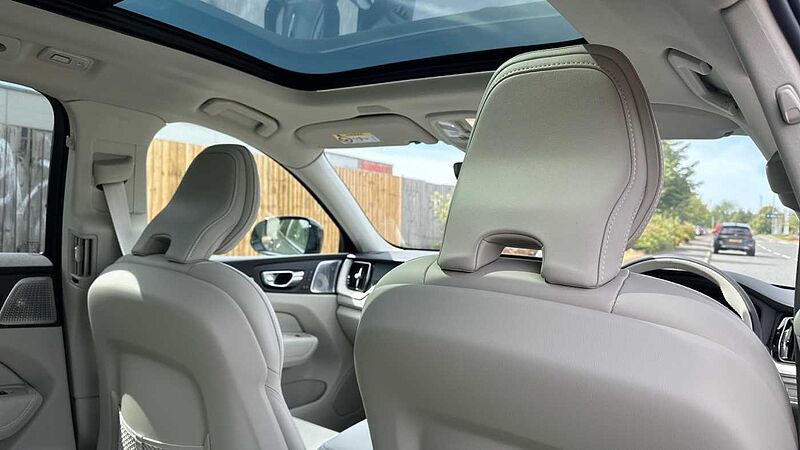 Volvo XC60 Ultra, T8 AWD Plug-in hybrid, Electric/Petrol, Dark