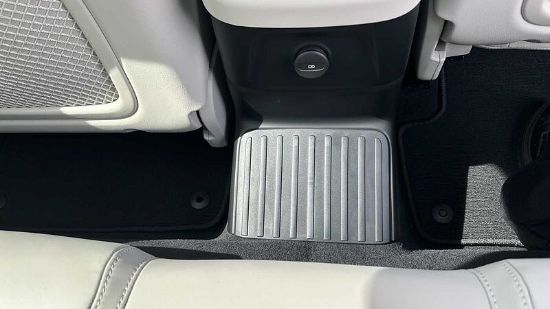 Volvo XC60 Ultra, T8 AWD Plug-in hybrid, Electric/Petrol, Dark