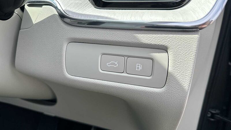 Volvo XC60 Ultra, T8 AWD Plug-in hybrid, Electric/Petrol, Dark