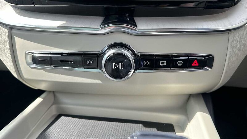 Volvo XC60 Ultra, T8 AWD Plug-in hybrid, Electric/Petrol, Dark