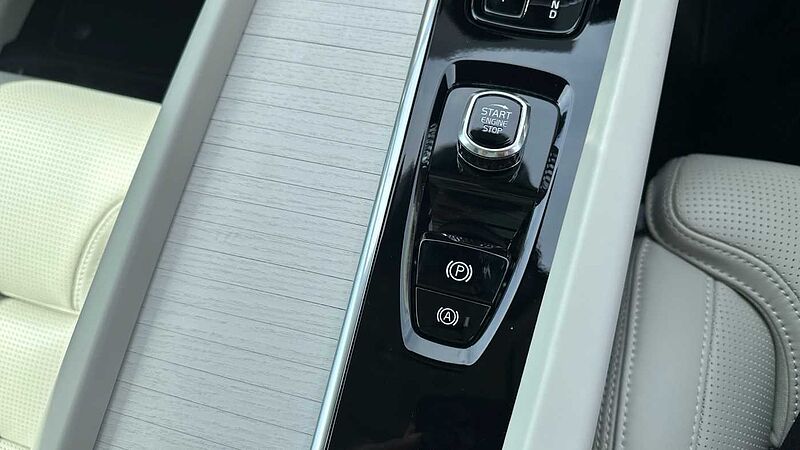 Volvo XC60 Ultra, T8 AWD Plug-in hybrid, Electric/Petrol, Dark