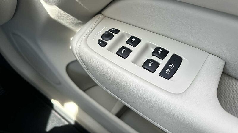 Volvo XC60 Ultra, T8 AWD Plug-in hybrid, Electric/Petrol, Dark