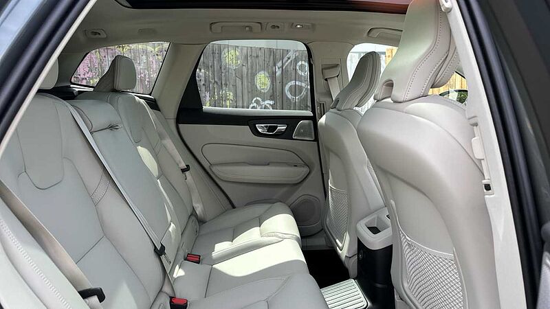 Volvo XC60 Ultra, T8 AWD Plug-in hybrid, Electric/Petrol, Dark