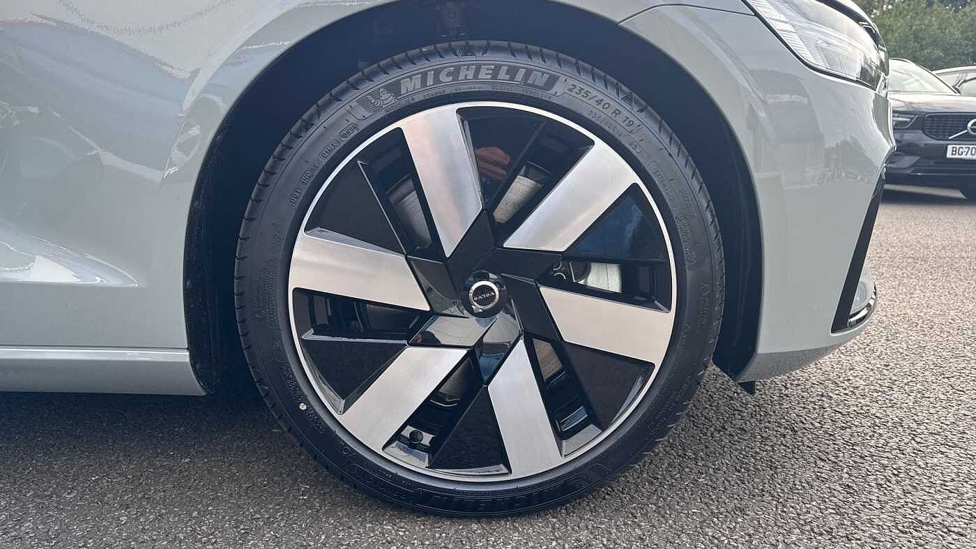 Volvo V60 Plus, T6 AWD Plug-in hybrid, Electric/Petrol, Dark