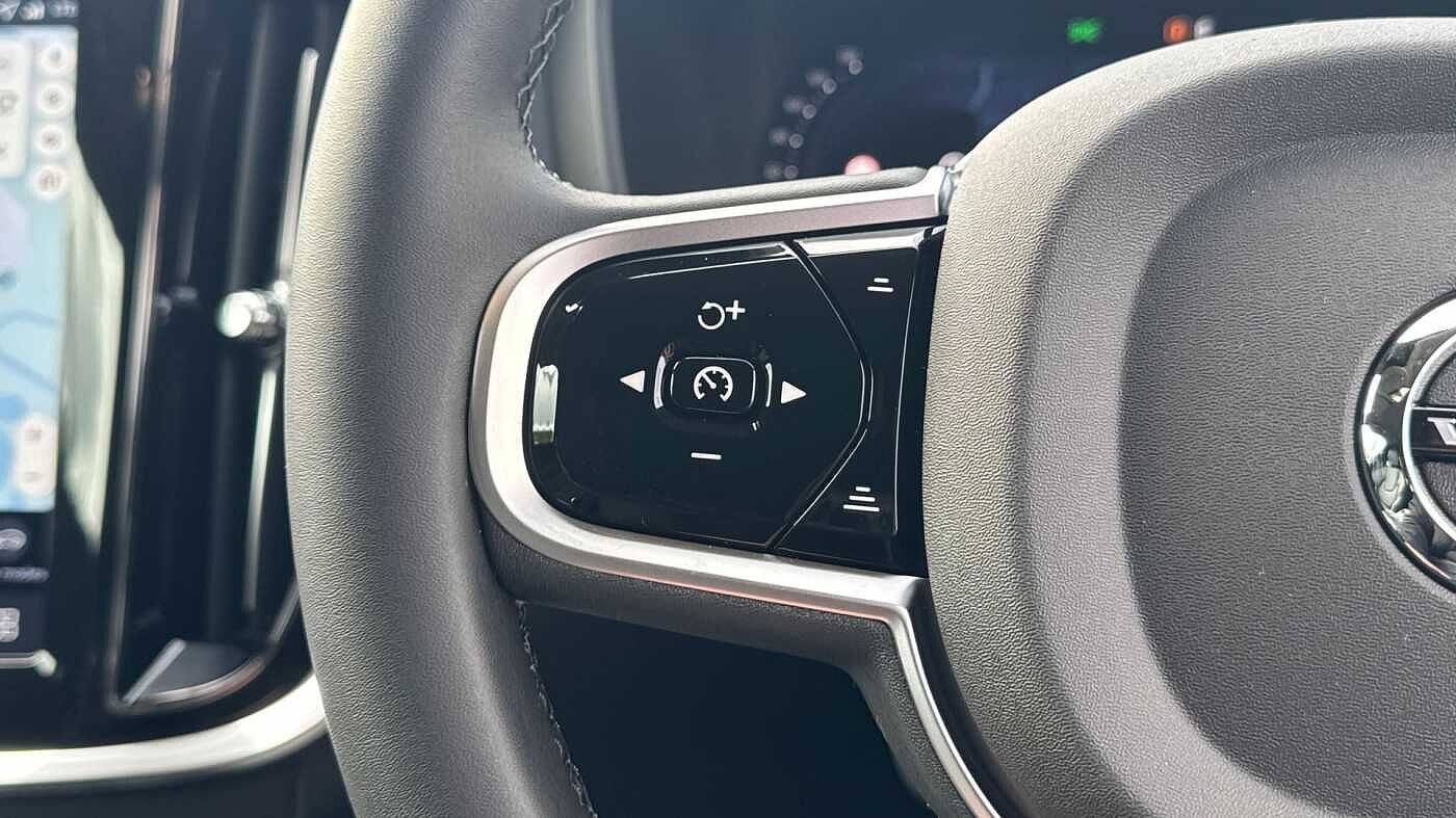 Volvo V60 Plus, T6 AWD Plug-in hybrid, Electric/Petrol, Dark