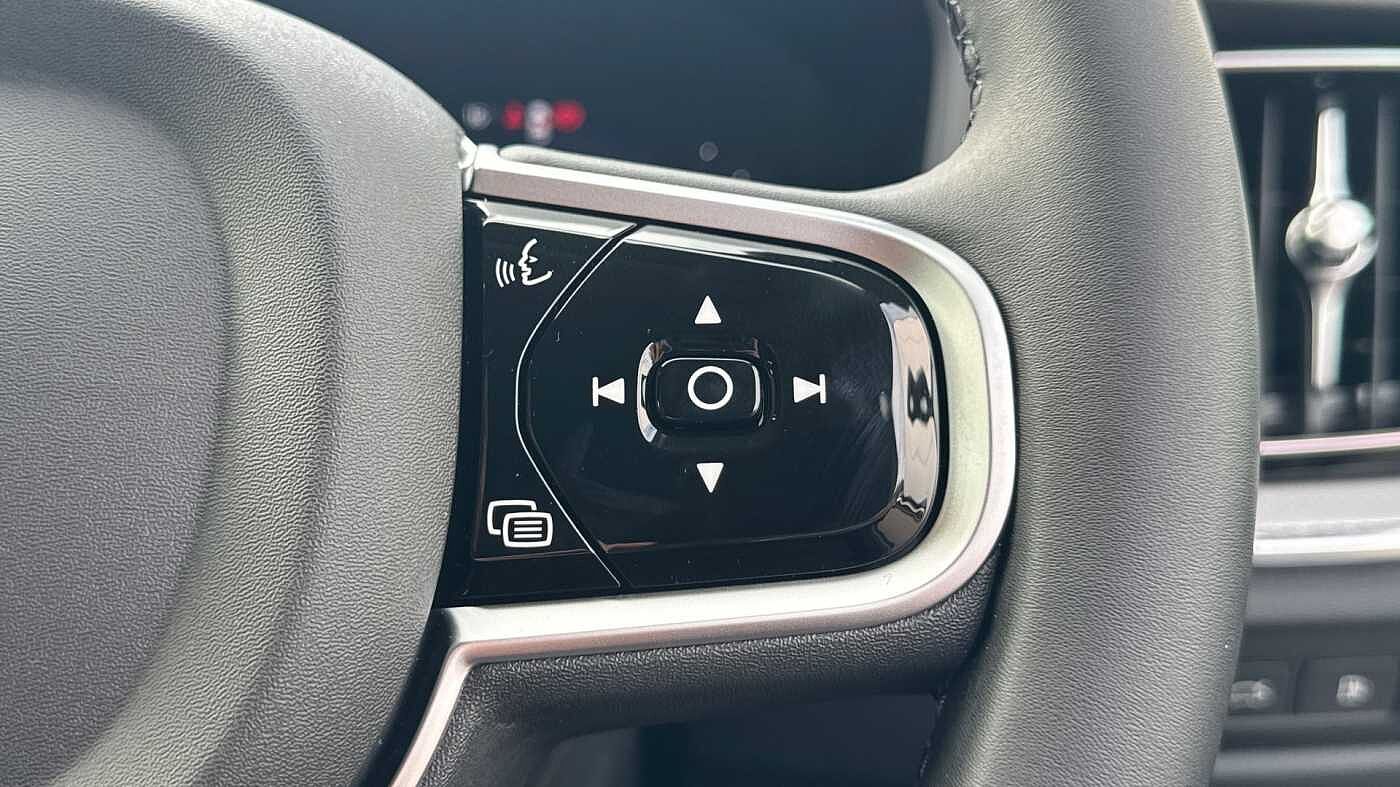 Volvo V60 Plus, T6 AWD Plug-in hybrid, Electric/Petrol, Dark