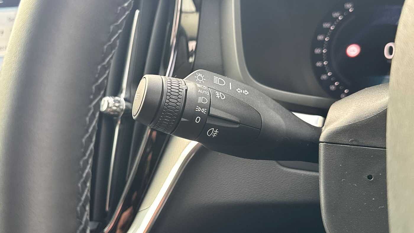 Volvo V60 Plus, T6 AWD Plug-in hybrid, Electric/Petrol, Dark