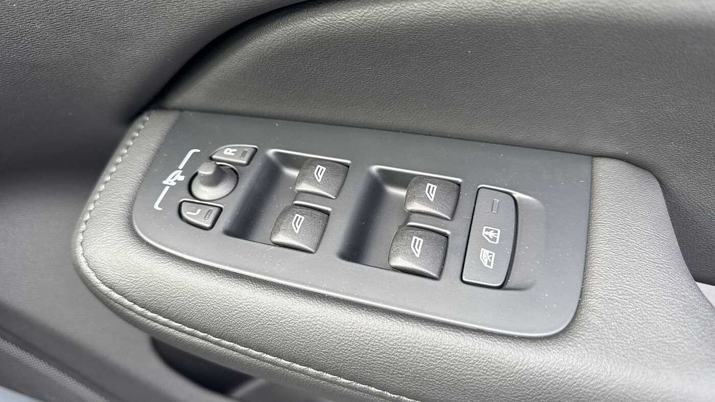 Volvo V60 Plus, T6 AWD Plug-in hybrid, Electric/Petrol, Dark