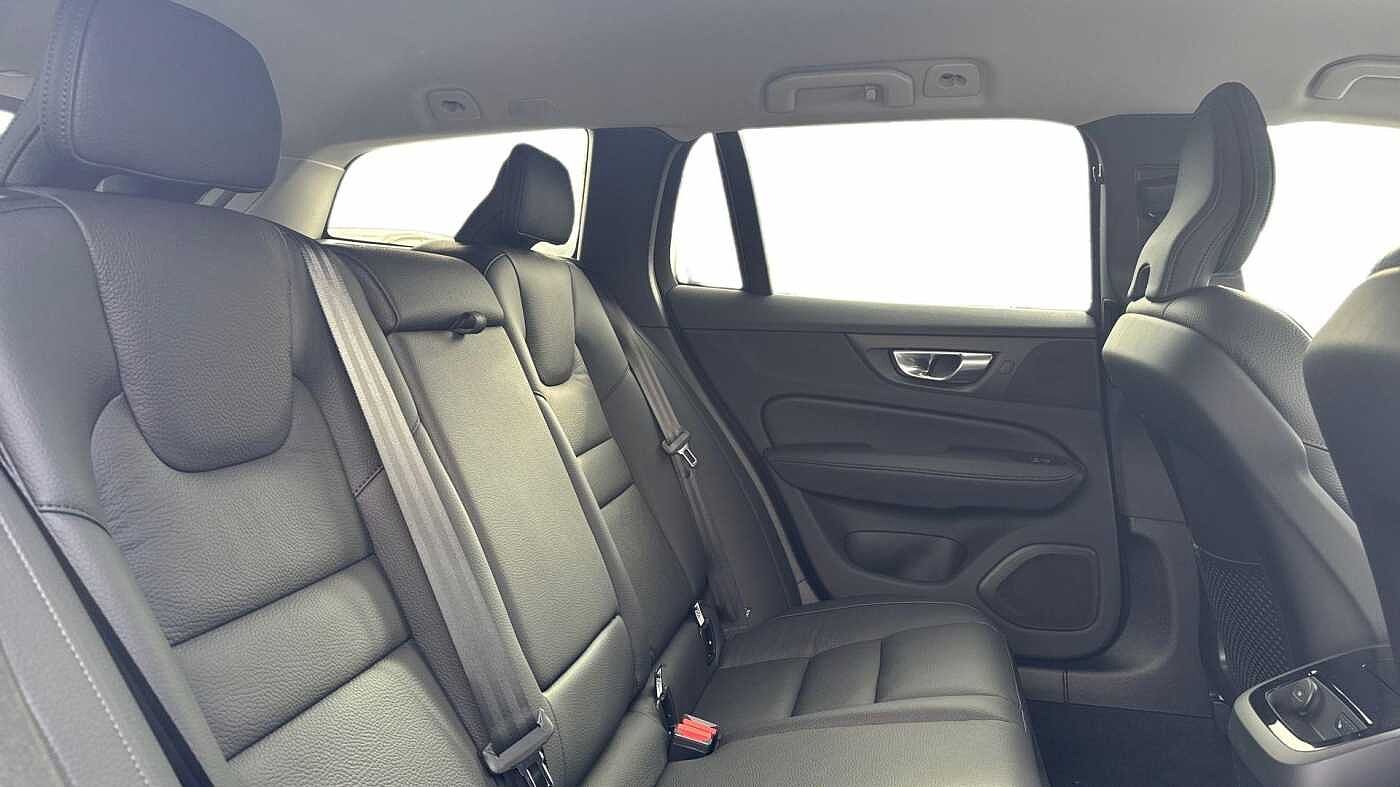 Volvo V60 Plus, T6 AWD Plug-in hybrid, Electric/Petrol, Dark