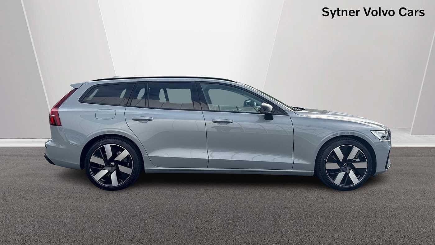 Volvo V60 Plus, T6 AWD Plug-in hybrid, Electric/Petrol, Dark