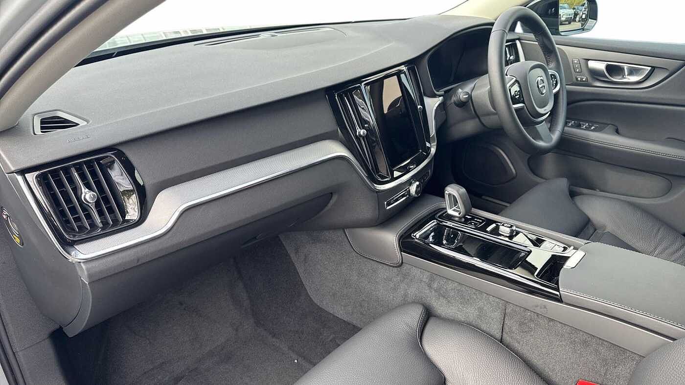 Volvo V60 Plus, T6 AWD Plug-in hybrid, Electric/Petrol, Dark