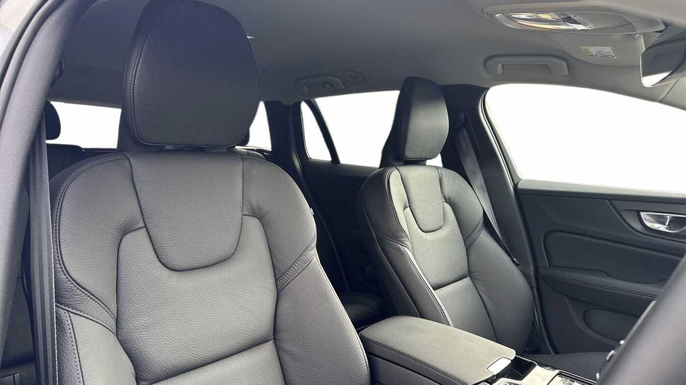 Volvo V60 Plus, T6 AWD Plug-in hybrid, Electric/Petrol, Dark
