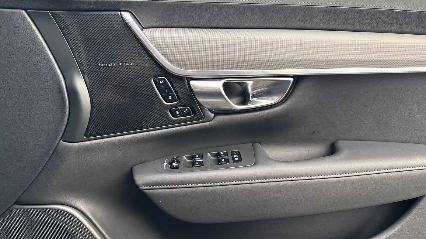 Volvo V90 Plus, T6 AWD Plug-in hybrid, Electric/Petrol, Dark
