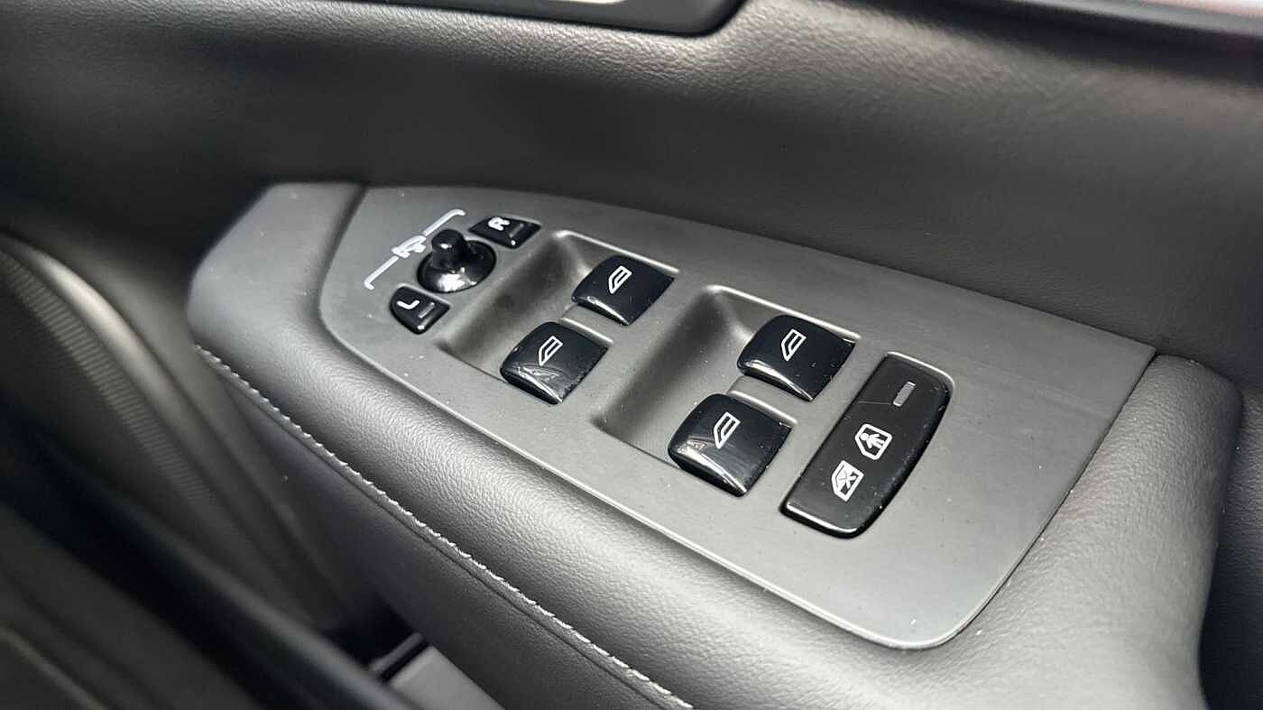 Volvo V90 Plus, T6 AWD Plug-in hybrid, Electric/Petrol, Dark