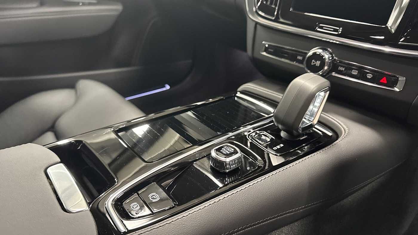 Volvo V90 Plus, T6 AWD Plug-in hybrid, Electric/Petrol, Dark