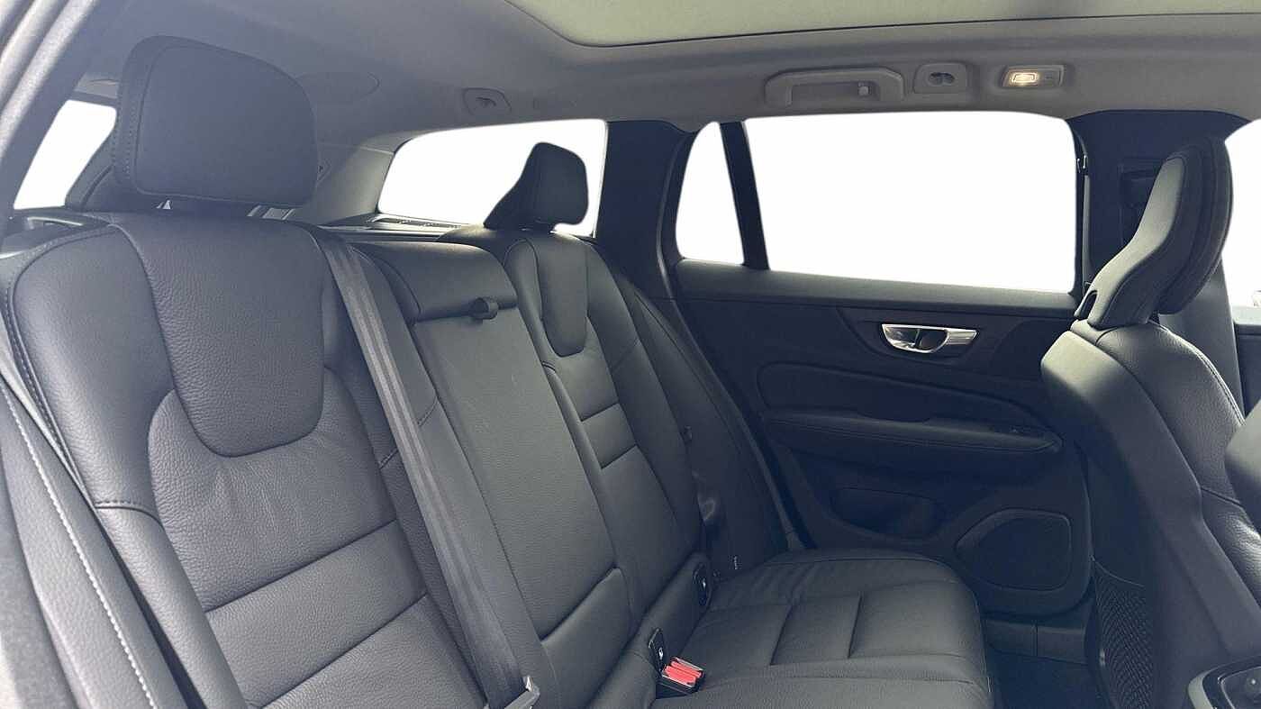 Volvo V60 Ultra, T8 AWD Plug-in hybrid, Electric/Petrol, Dark
