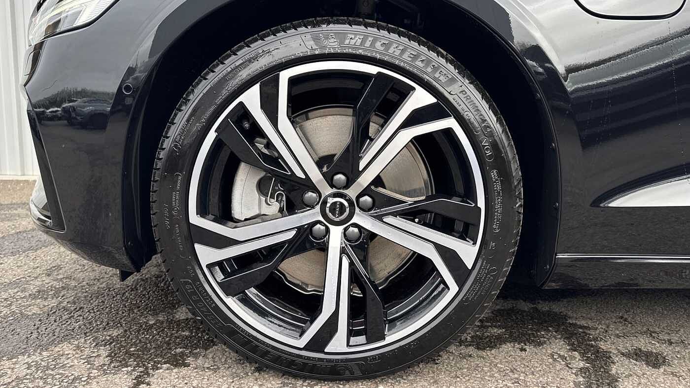 Volvo V60 Ultra, T8 AWD Plug-in hybrid, Electric/Petrol, Dark