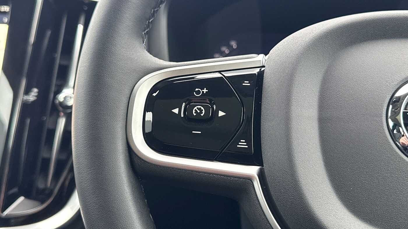Volvo V60 Ultra, T8 AWD Plug-in hybrid, Electric/Petrol, Dark