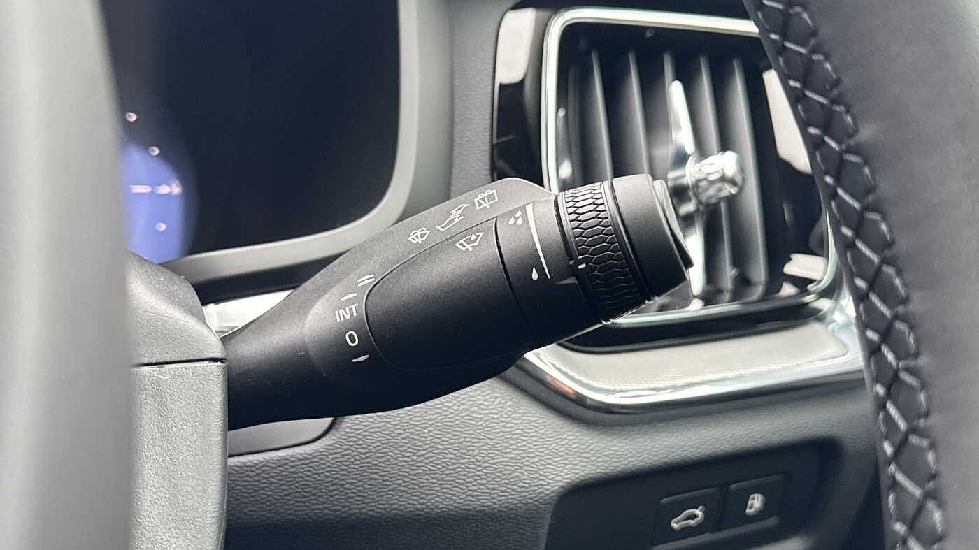 Volvo V60 Ultra, T8 AWD Plug-in hybrid, Electric/Petrol, Dark