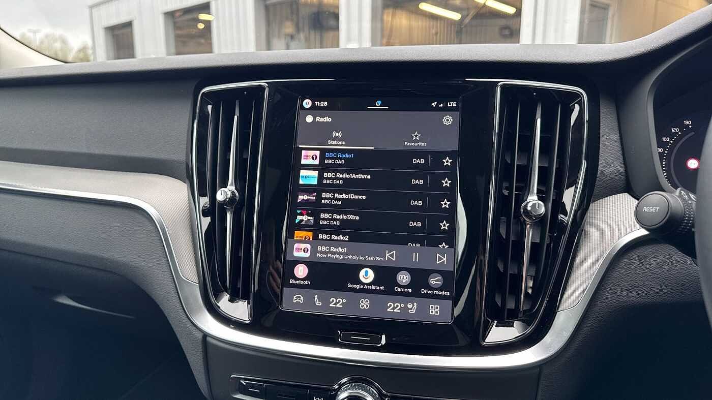 Volvo V60 Ultra, T8 AWD Plug-in hybrid, Electric/Petrol, Dark