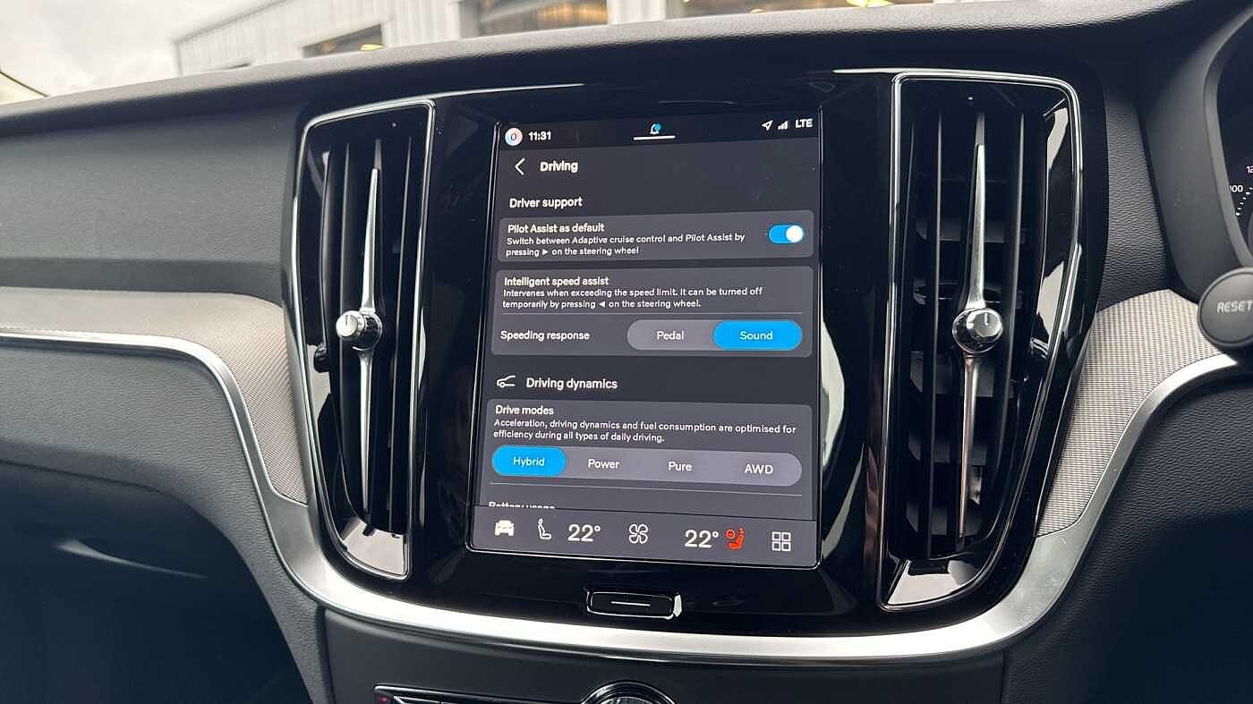 Volvo V60 Ultra, T8 AWD Plug-in hybrid, Electric/Petrol, Dark