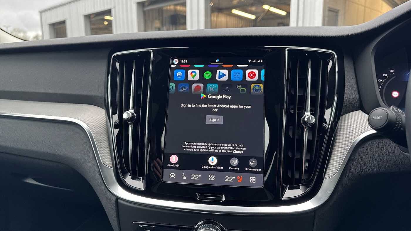 Volvo V60 Ultra, T8 AWD Plug-in hybrid, Electric/Petrol, Dark