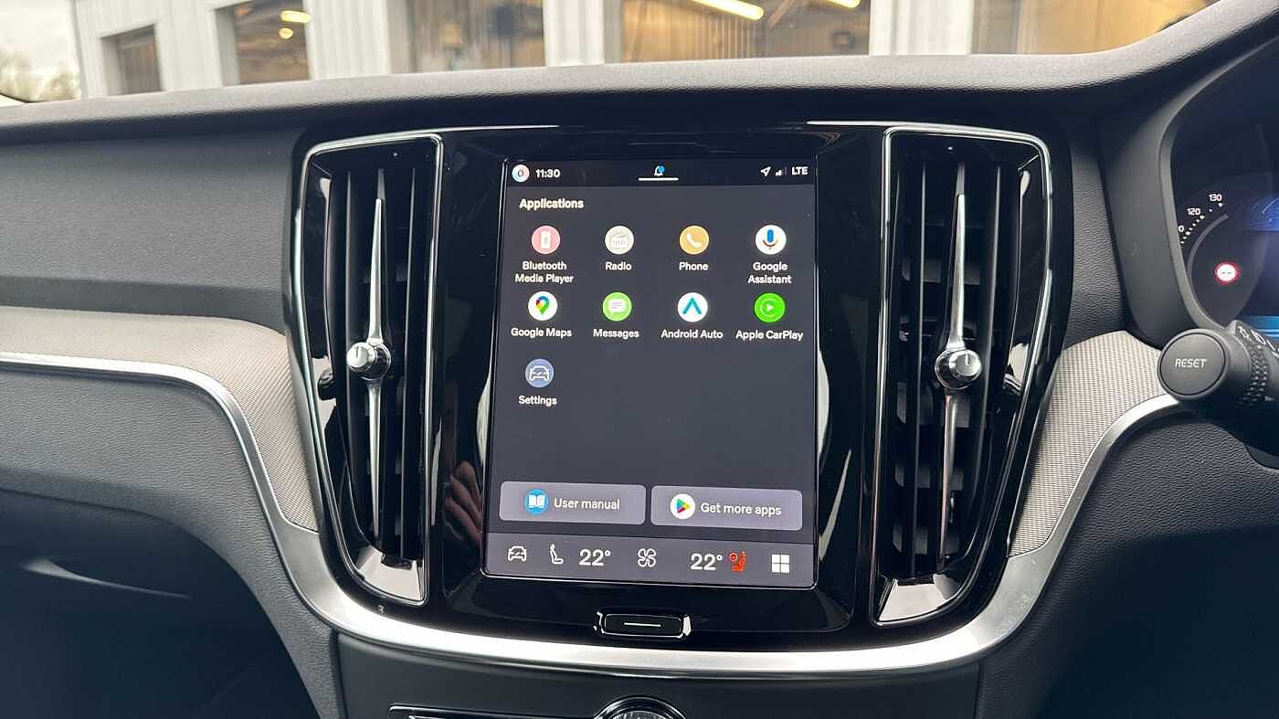 Volvo V60 Ultra, T8 AWD Plug-in hybrid, Electric/Petrol, Dark