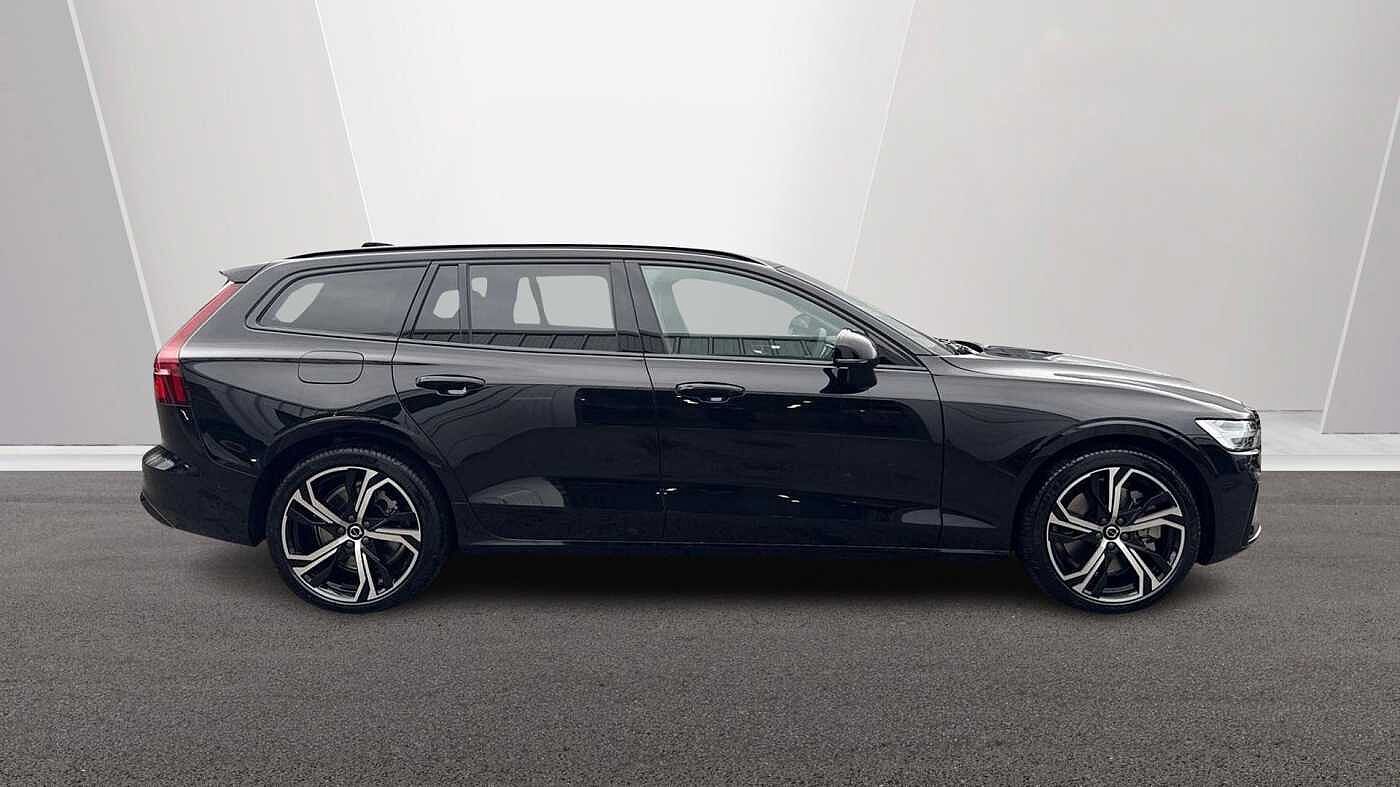 Volvo V60 Ultra, T8 AWD Plug-in hybrid, Electric/Petrol, Dark