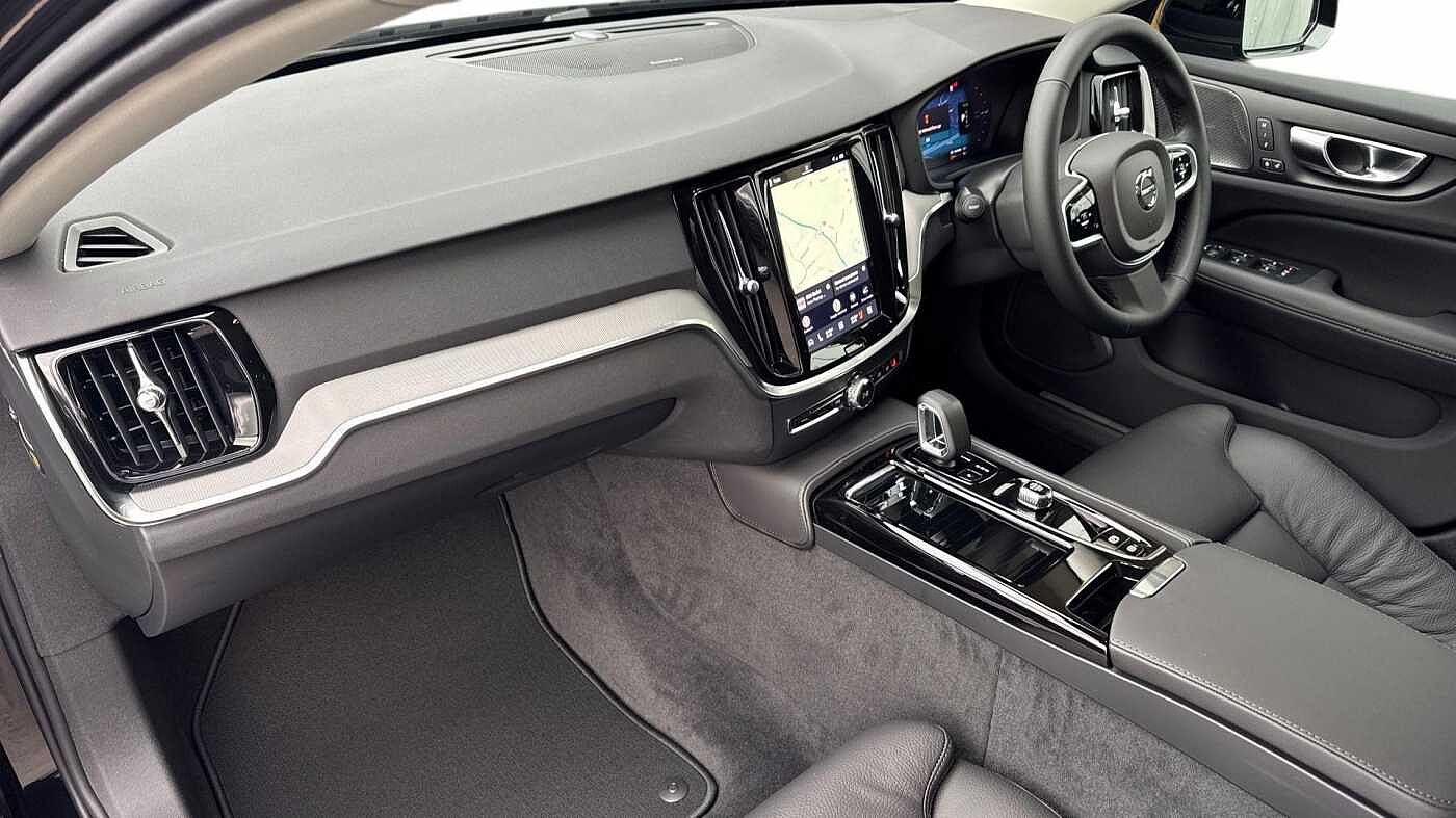 Volvo V60 Ultra, T8 AWD Plug-in hybrid, Electric/Petrol, Dark