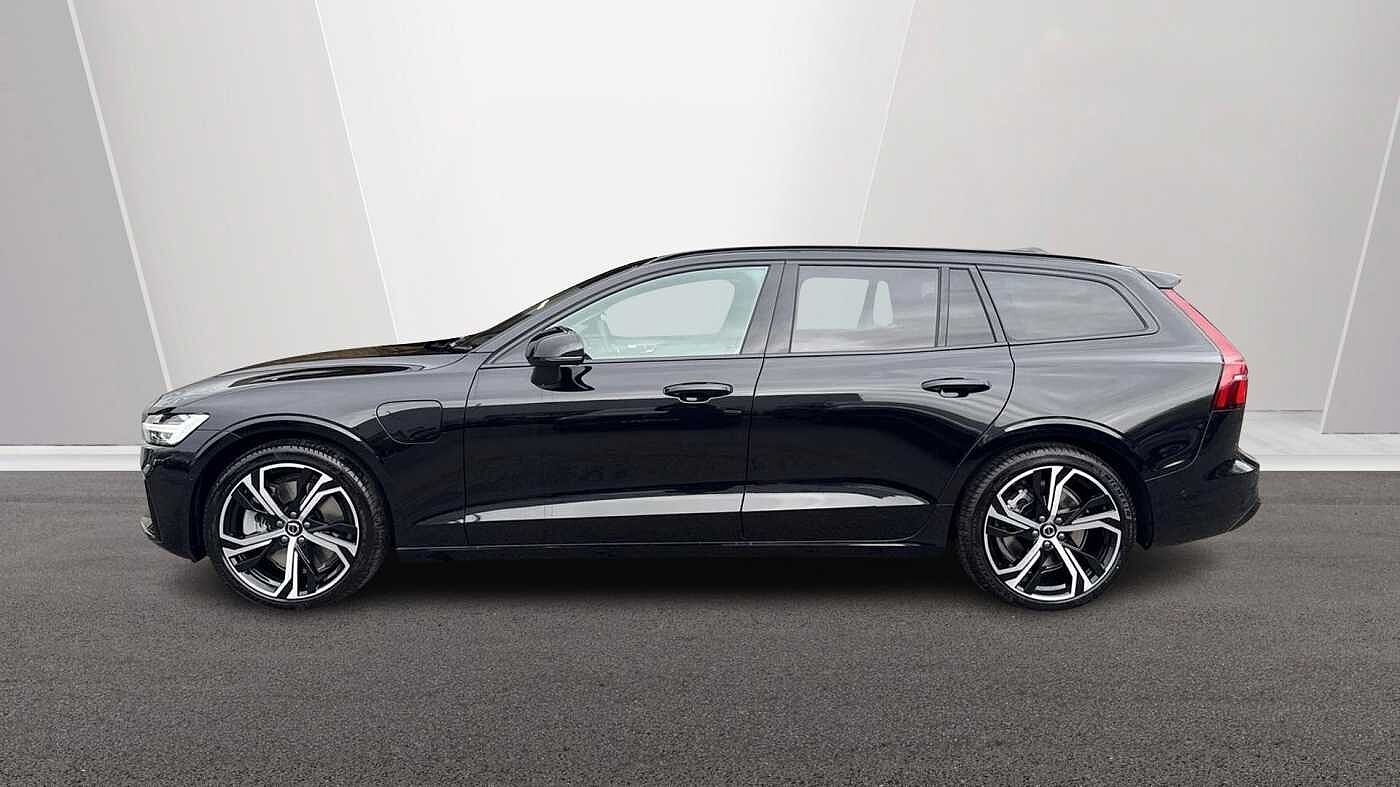 Volvo V60 Ultra, T8 AWD Plug-in hybrid, Electric/Petrol, Dark