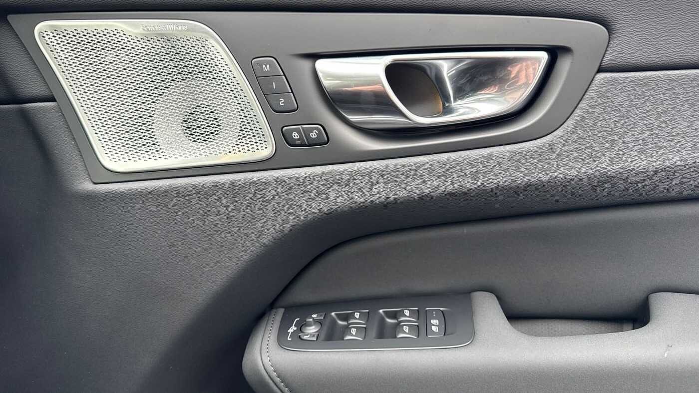 Volvo XC60 Ultra, T8 AWD Plug-in hybrid, Electric/Petrol, Dark