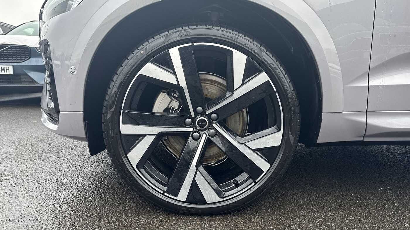 Volvo XC60 Ultra, T8 AWD Plug-in hybrid, Electric/Petrol, Dark