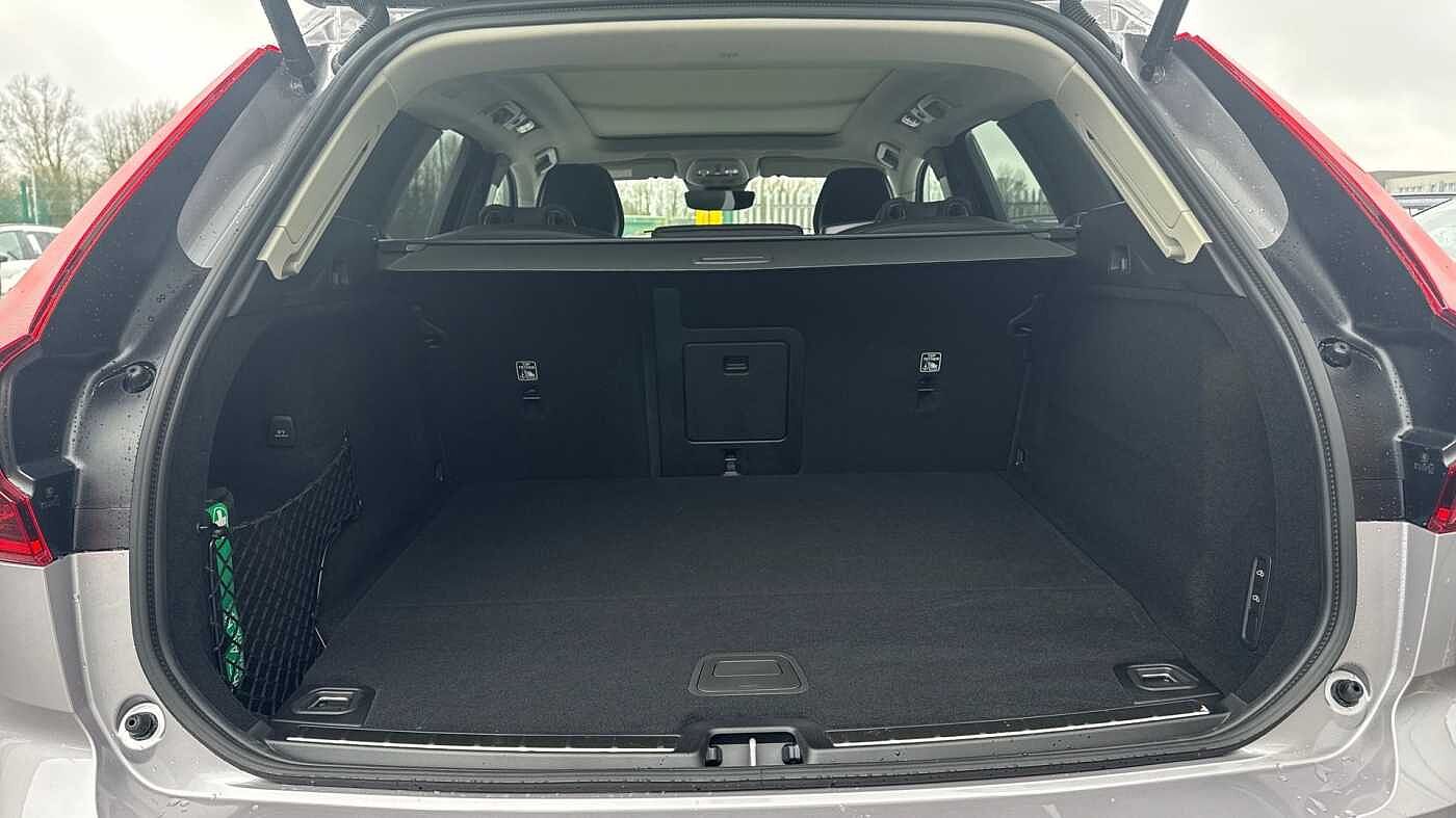 Volvo XC60 Ultra, T8 AWD Plug-in hybrid, Electric/Petrol, Dark