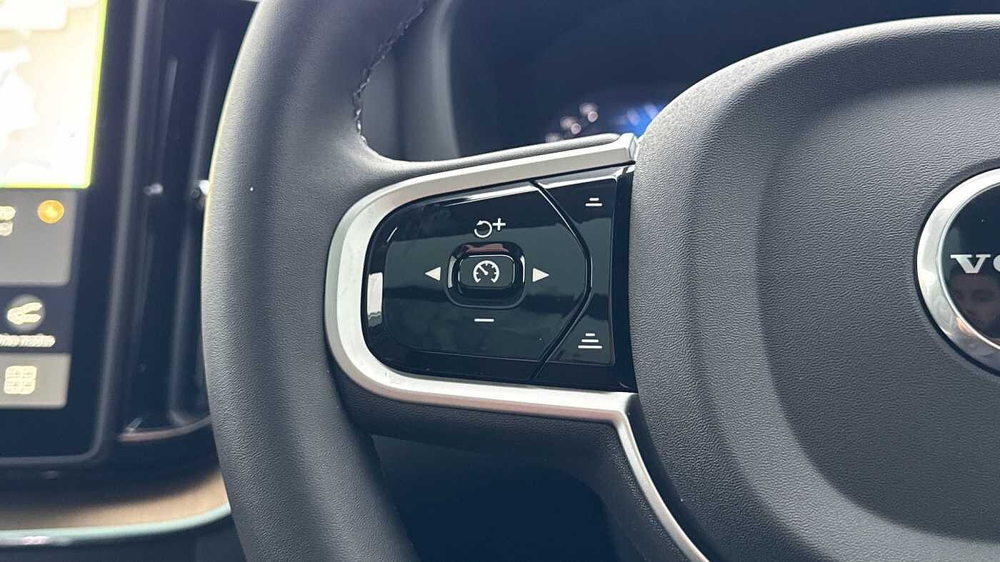 Volvo XC60 Ultra, T8 AWD Plug-in hybrid, Electric/Petrol, Dark