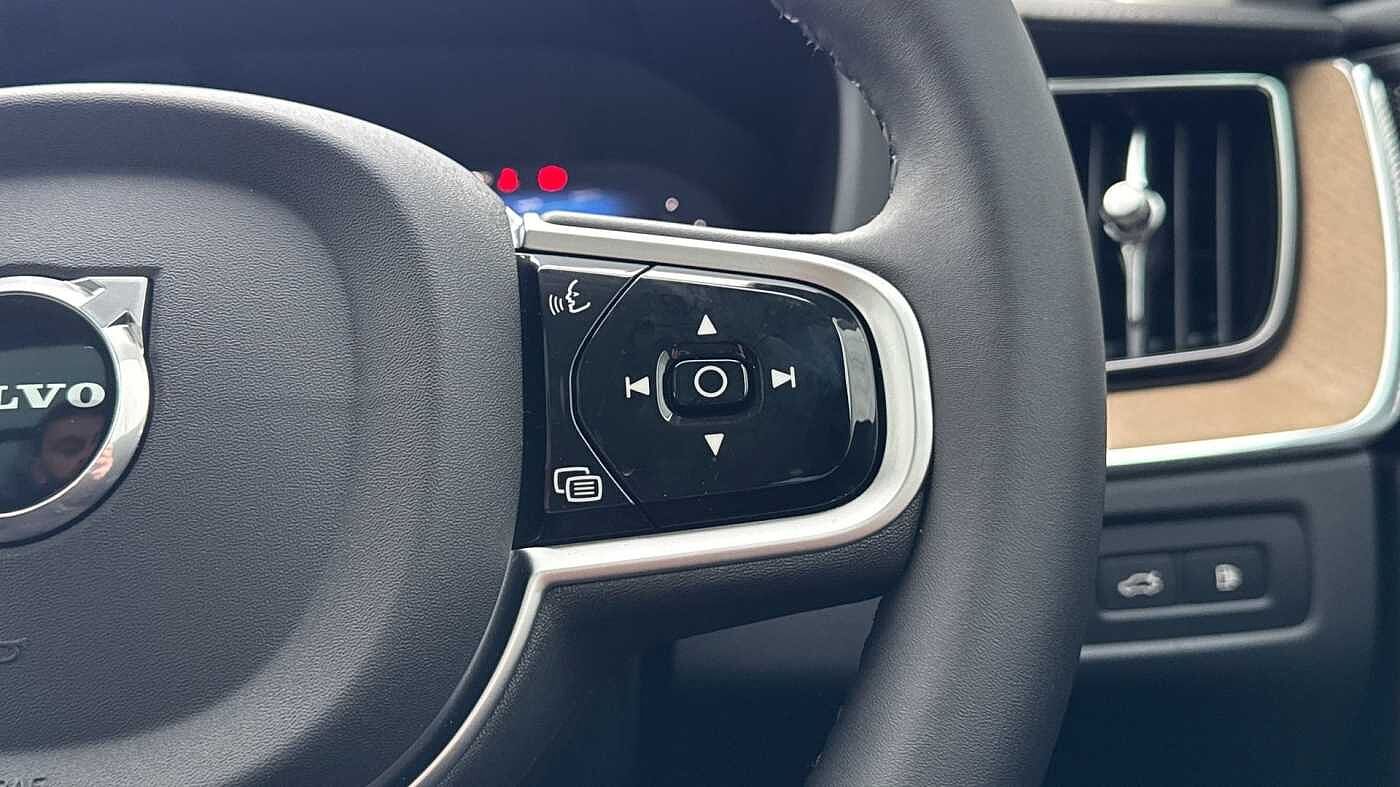 Volvo XC60 Ultra, T8 AWD Plug-in hybrid, Electric/Petrol, Dark