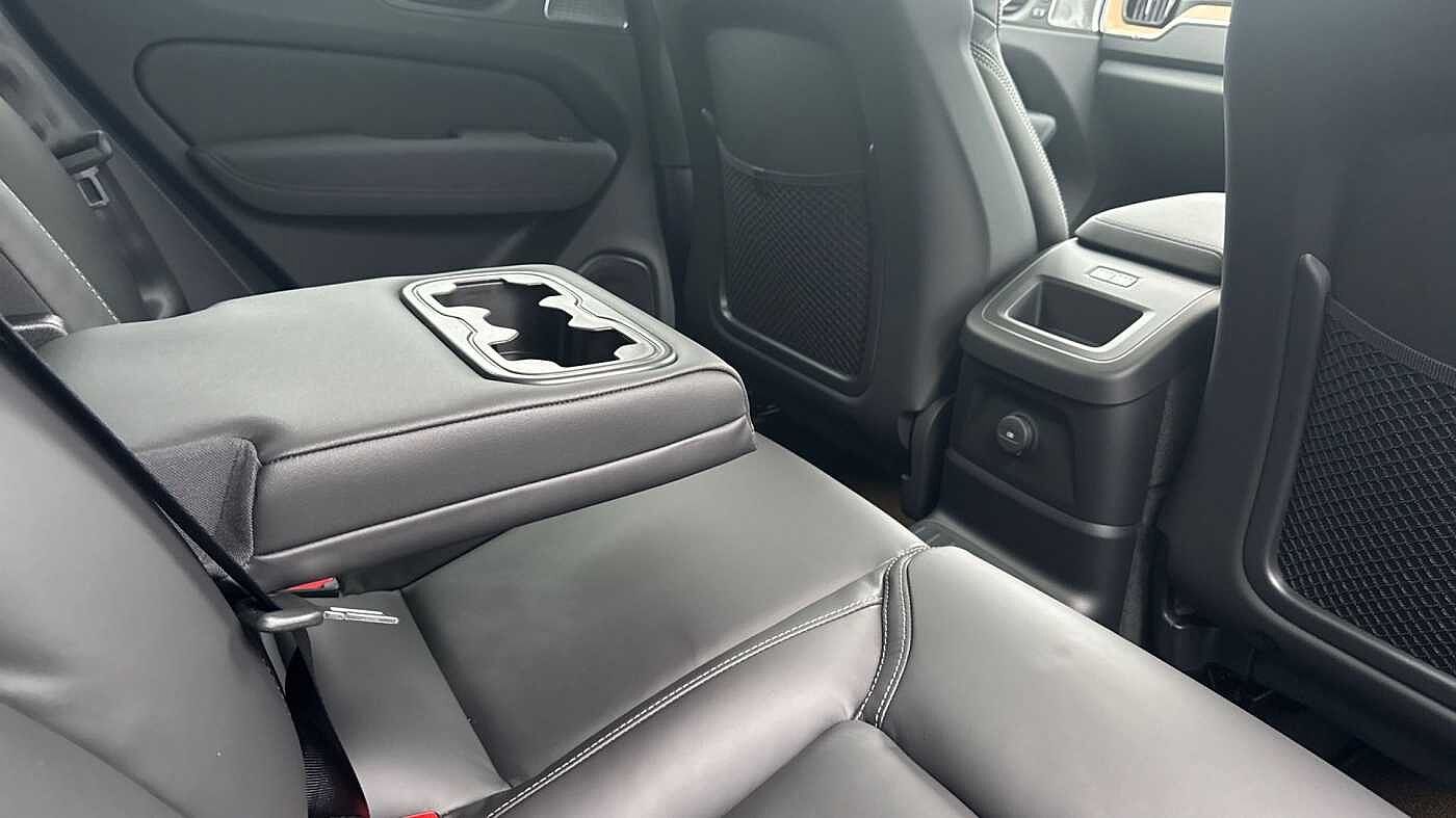 Volvo XC60 Ultra, T8 AWD Plug-in hybrid, Electric/Petrol, Dark