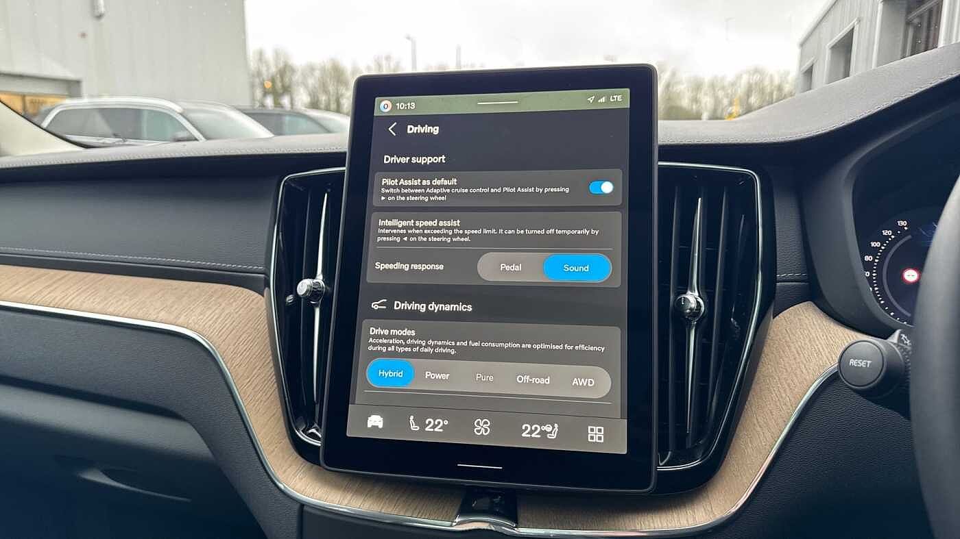 Volvo XC60 Ultra, T8 AWD Plug-in hybrid, Electric/Petrol, Dark