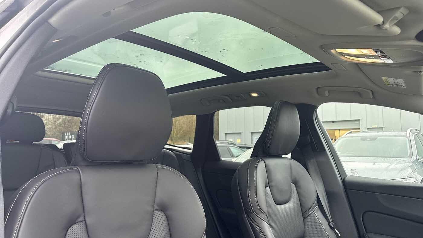 Volvo XC60 Ultra, T8 AWD Plug-in hybrid, Electric/Petrol, Dark