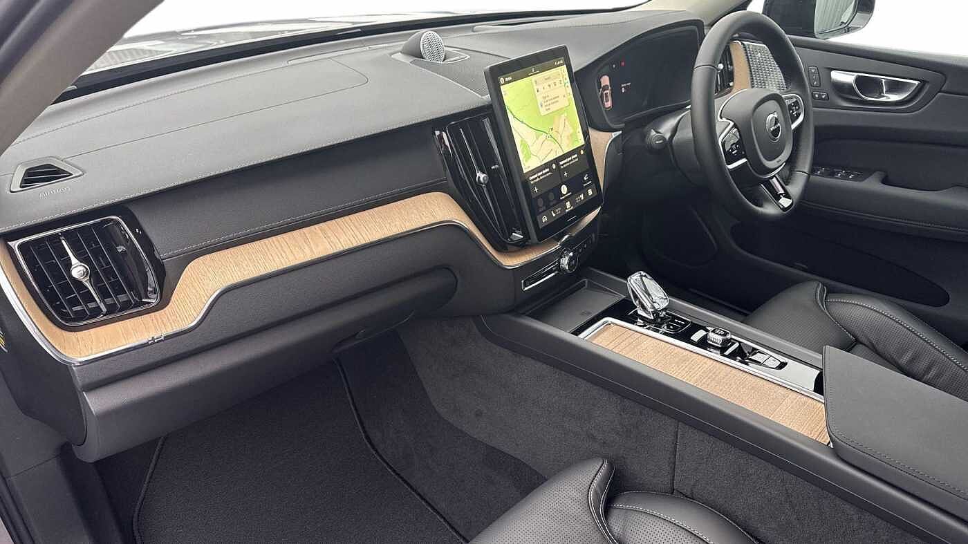 Volvo XC60 Ultra, T8 AWD Plug-in hybrid, Electric/Petrol, Dark