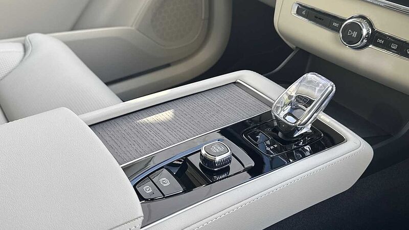 Volvo XC90 Ultra, T8 AWD Plug-in hybrid, Electric/Petrol, Dark, 7 Seats