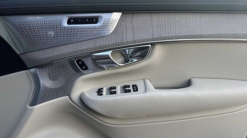 Volvo XC90 Ultra, T8 AWD Plug-in hybrid, Electric/Petrol, Dark, 7 Seats