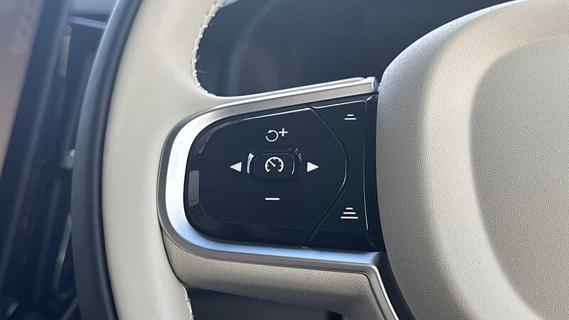 Volvo XC90 Ultra, T8 AWD Plug-in hybrid, Electric/Petrol, Dark, 7 Seats