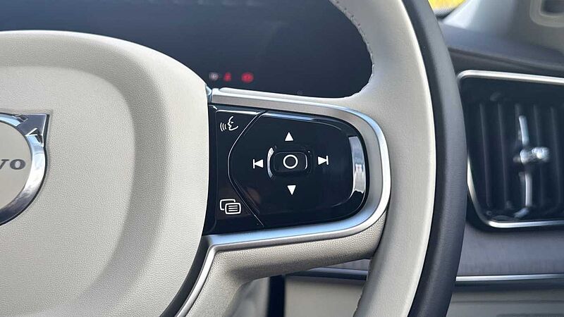 Volvo XC90 Ultra, T8 AWD Plug-in hybrid, Electric/Petrol, Dark, 7 Seats