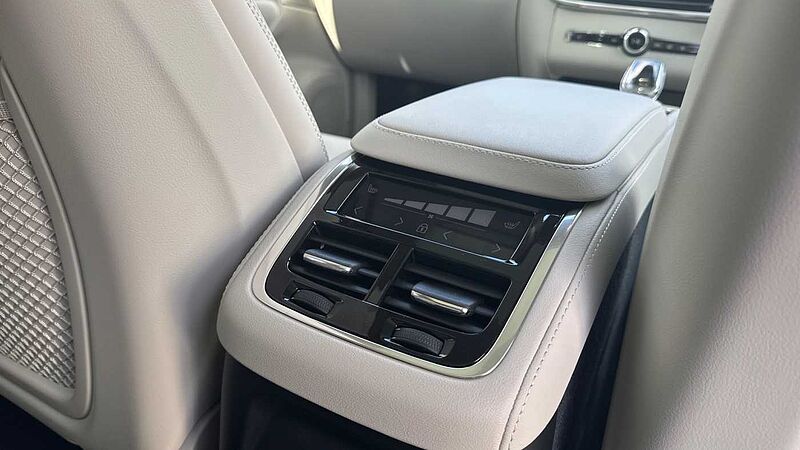 Volvo XC90 Ultra, T8 AWD Plug-in hybrid, Electric/Petrol, Dark, 7 Seats