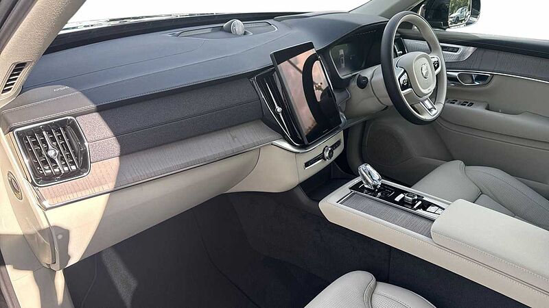Volvo XC90 Ultra, T8 AWD Plug-in hybrid, Electric/Petrol, Dark, 7 Seats