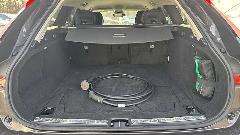 Volvo V90 Plus, T6 AWD Plug-in hybrid, Electric/Petrol, Dark