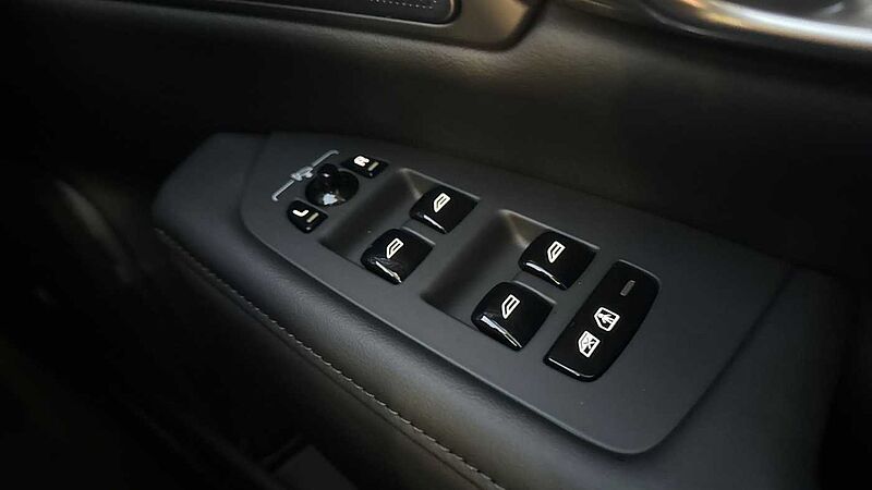 Volvo V90 Plus, T6 AWD Plug-in hybrid, Electric/Petrol, Dark