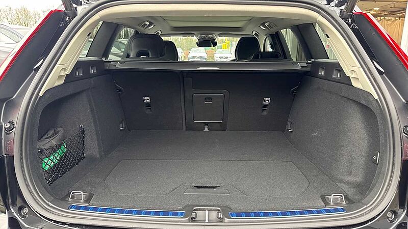 Volvo V60 Ultra, T8 AWD Plug-in hybrid, Electric/Petrol, Dark